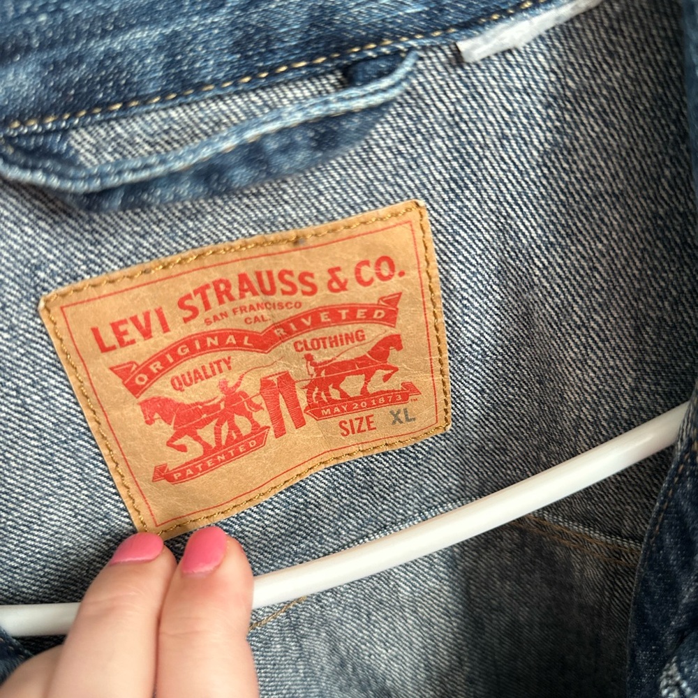 Levi’s Trucker Jacket - Picture 4 of 9